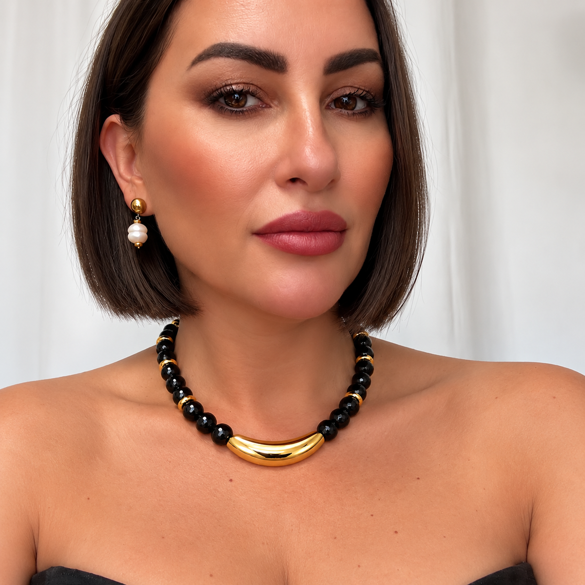 Noir Curve Necklace