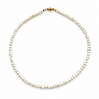 Versa pearl necklace