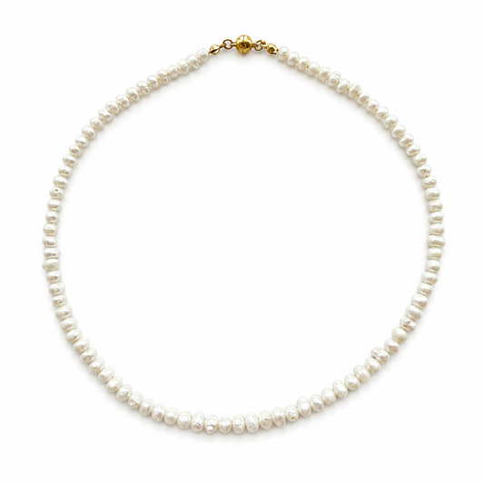 Versa pearl necklace